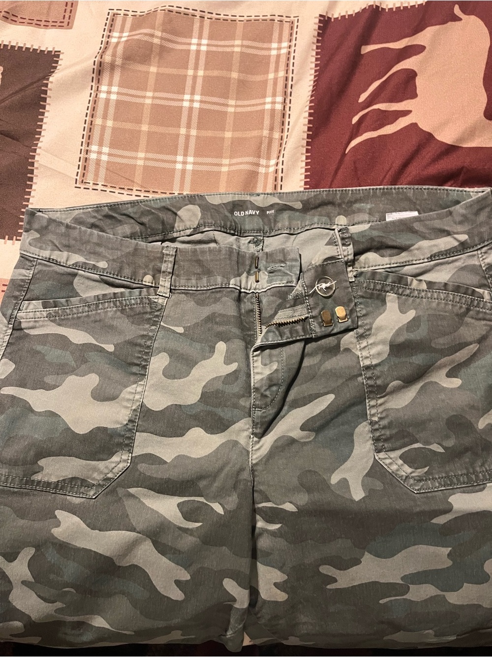 Old Navy Green Camo Ankle Crop Jeans